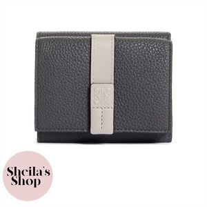 NWT Loewe Anagram Grey Leather Trifold Wallet in Soft Grained Calfskin